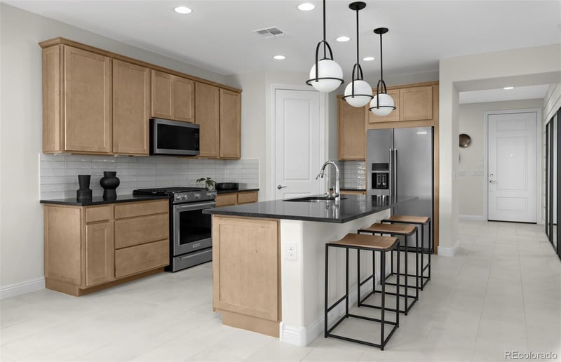 54860 27th Pl, Strasburg, CO 80136