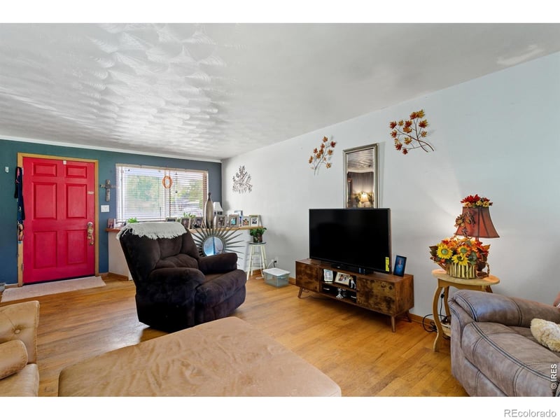 901-903 Kelly Dr, Loveland, CO 80537