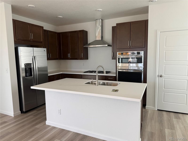 23752 33rd Pl, Aurora, CO 80019