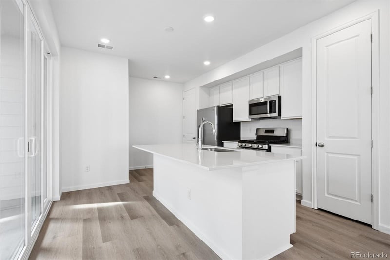 6629 Netherland St, Aurora, CO 80019