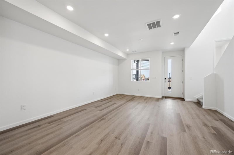 6629 Netherland St, Aurora, CO 80019