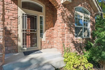 7127 Versailles St, Aurora, CO 80016