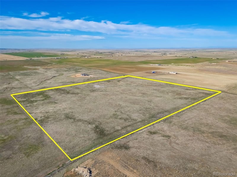 58701 Lake Pl, Strasburg, CO 80136