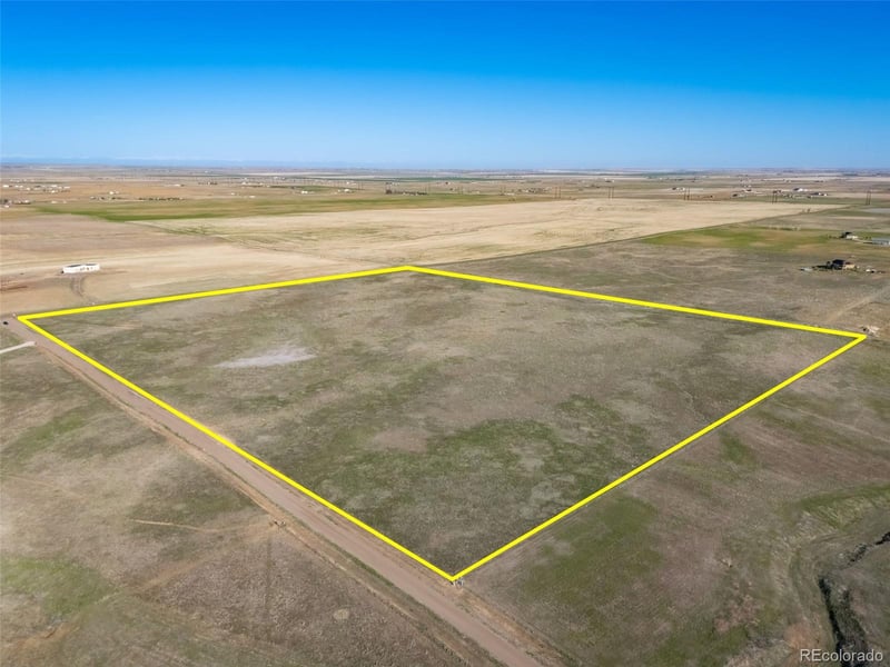 58701 Lake Pl, Strasburg, CO 80136