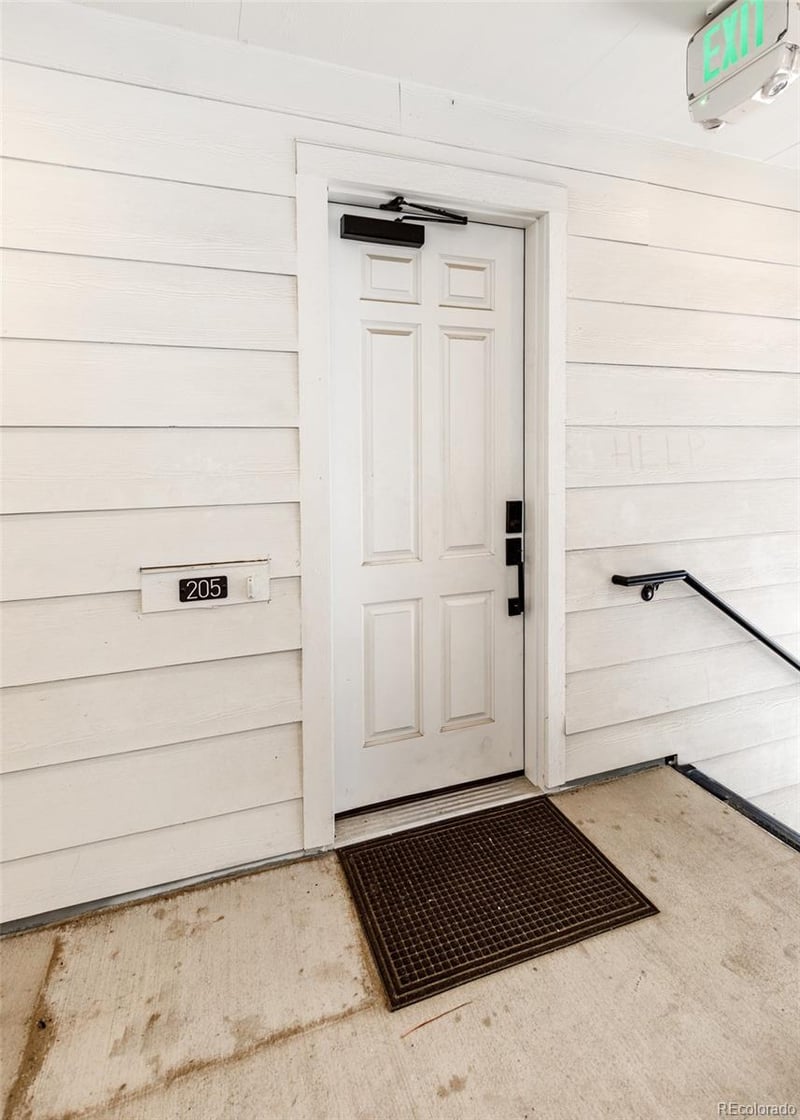 6153 Ceylon St #2-205, Denver, CO 80249