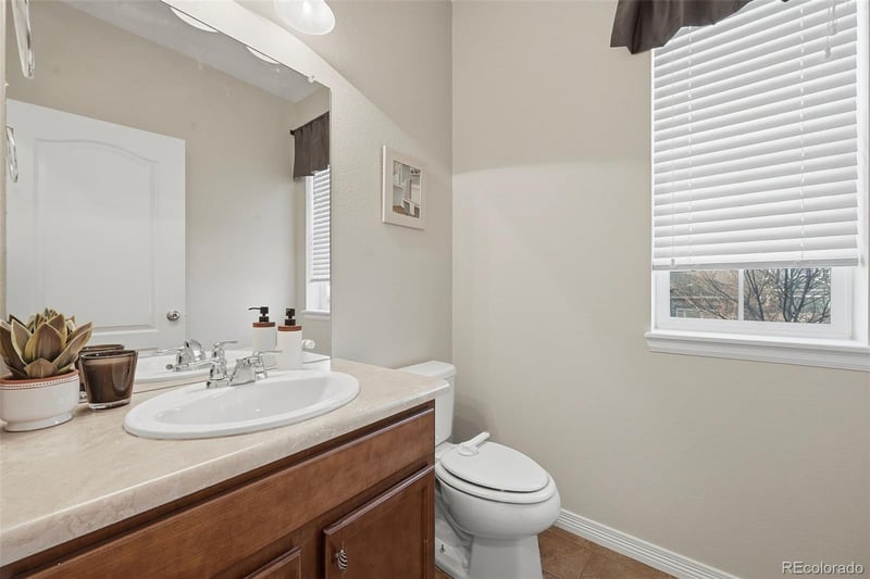 35 Newcastle Ct, Aurora, CO 80018