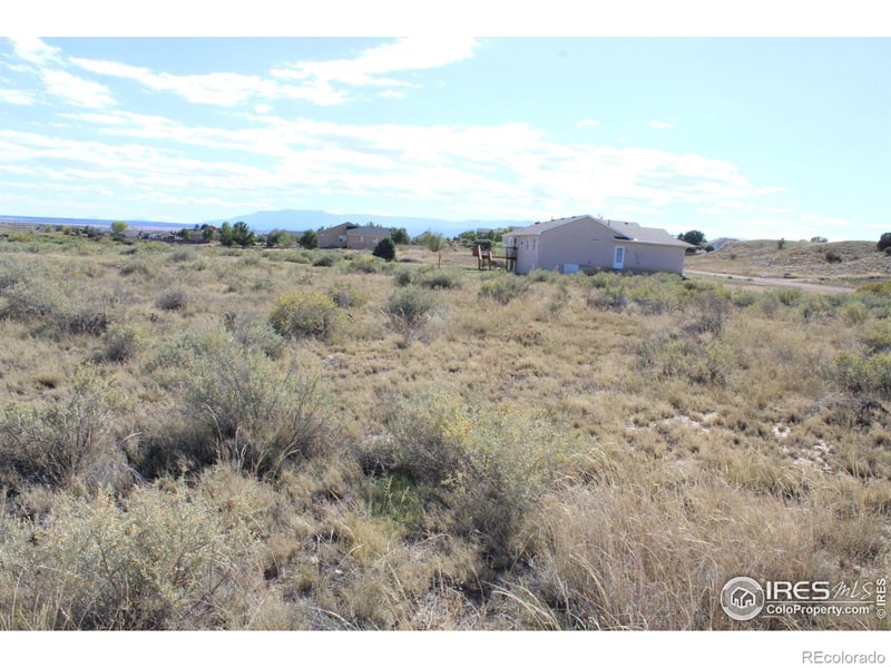 556 S Chimazo Dr S, Pueblo, CO 81001