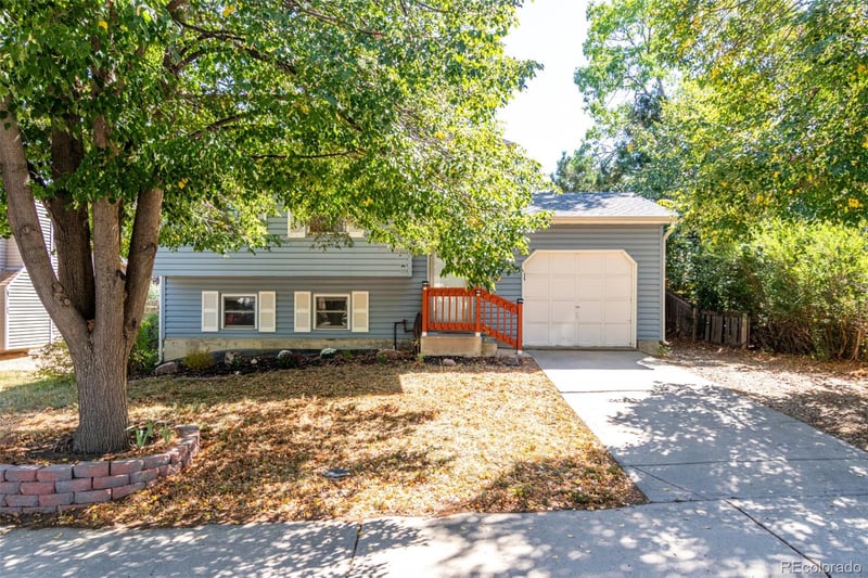 18820 Hawaii Dr, Aurora, CO 80017