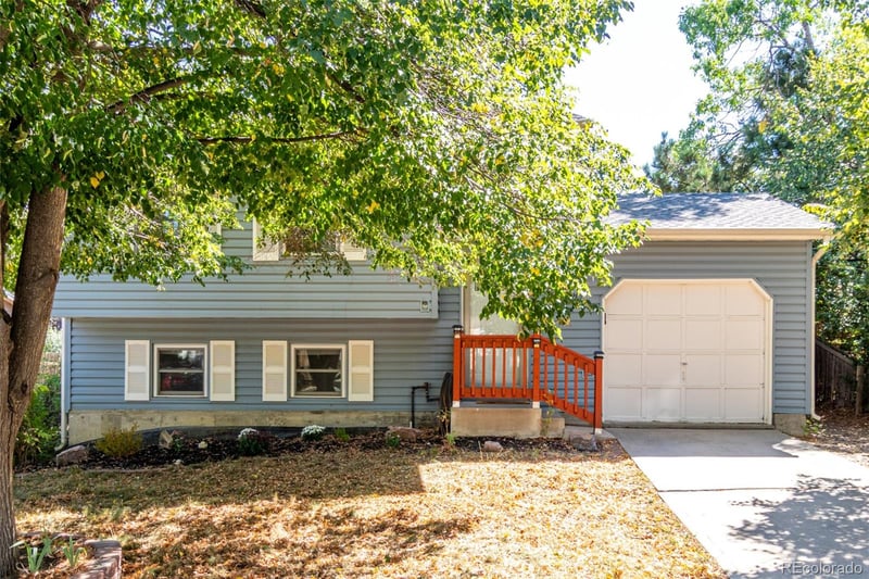 18820 Hawaii Dr, Aurora, CO 80017