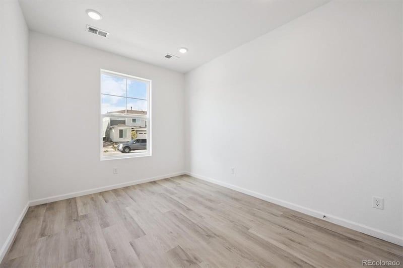 6586 Nepal St, Aurora, CO 80019