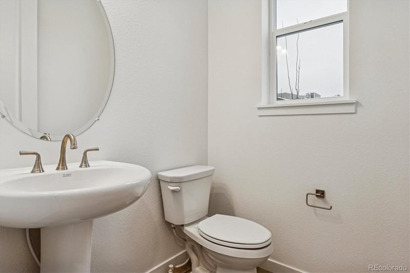 9124 Hayden Peak St, Englewood, CO 80112