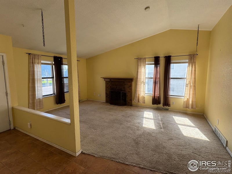 425 6th St, Mead, CO 80542