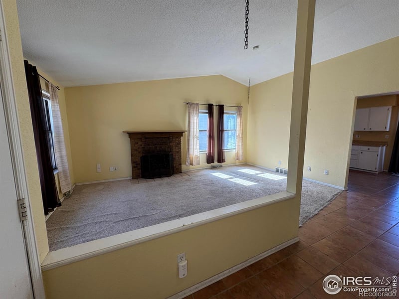 425 6th St, Mead, CO 80542