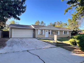 885 Ironton St, Aurora, CO 80010