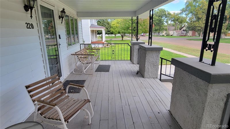 220 E 5th St, Julesburg, CO 80737