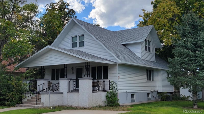 220 E 5th St, Julesburg, CO 80737