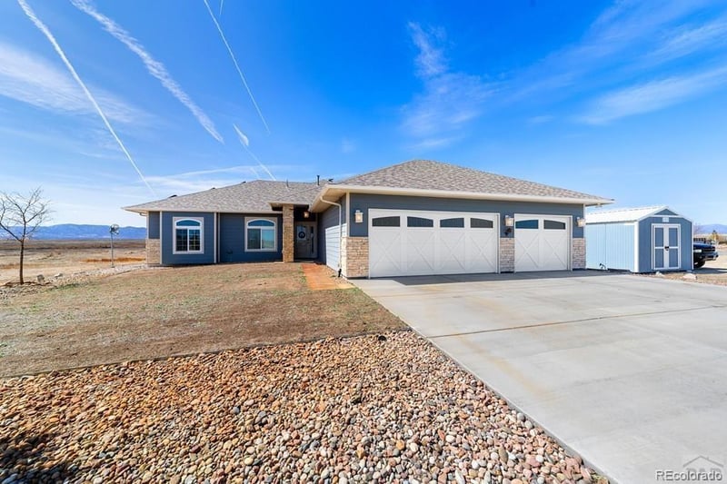 2581 Greenhorn View Dr, Pueblo, CO 81007