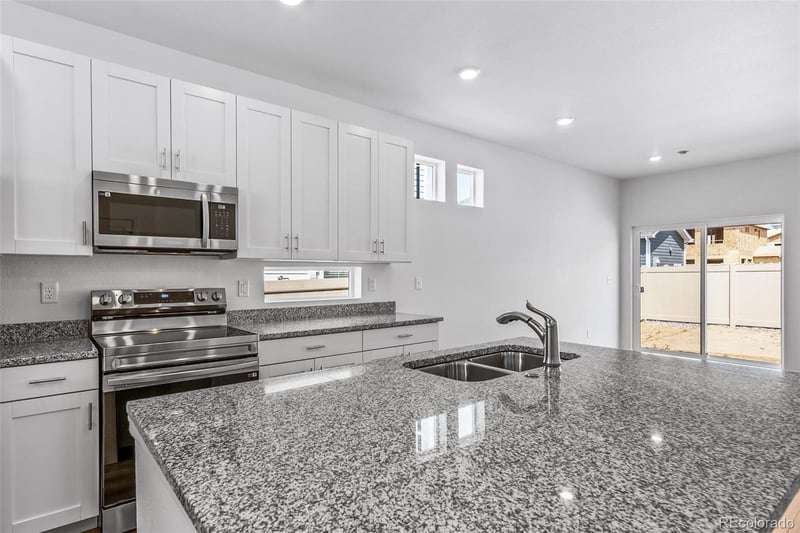 22294 39th Ave, Aurora, CO 80019