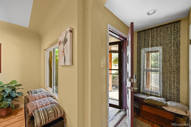 2901 Monaco Pw, Denver, CO 80207