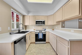 12012 E Hoye Dr, Aurora, CO 80012
