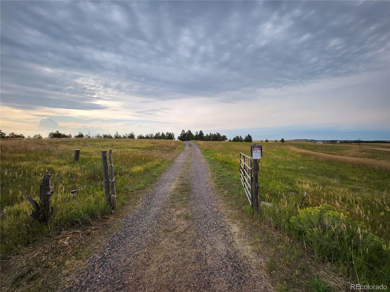 24453 Emerald Trl, Deer Trail, CO 80105