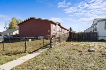 574 4th St, Bennett, CO 80102