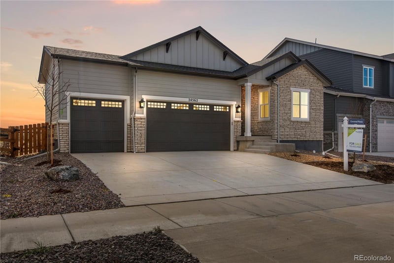 24562 34th Ave, Aurora, CO 80019