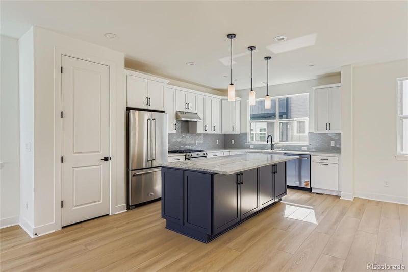 10990 Hinsdale Cir, Centennial, CO 80112