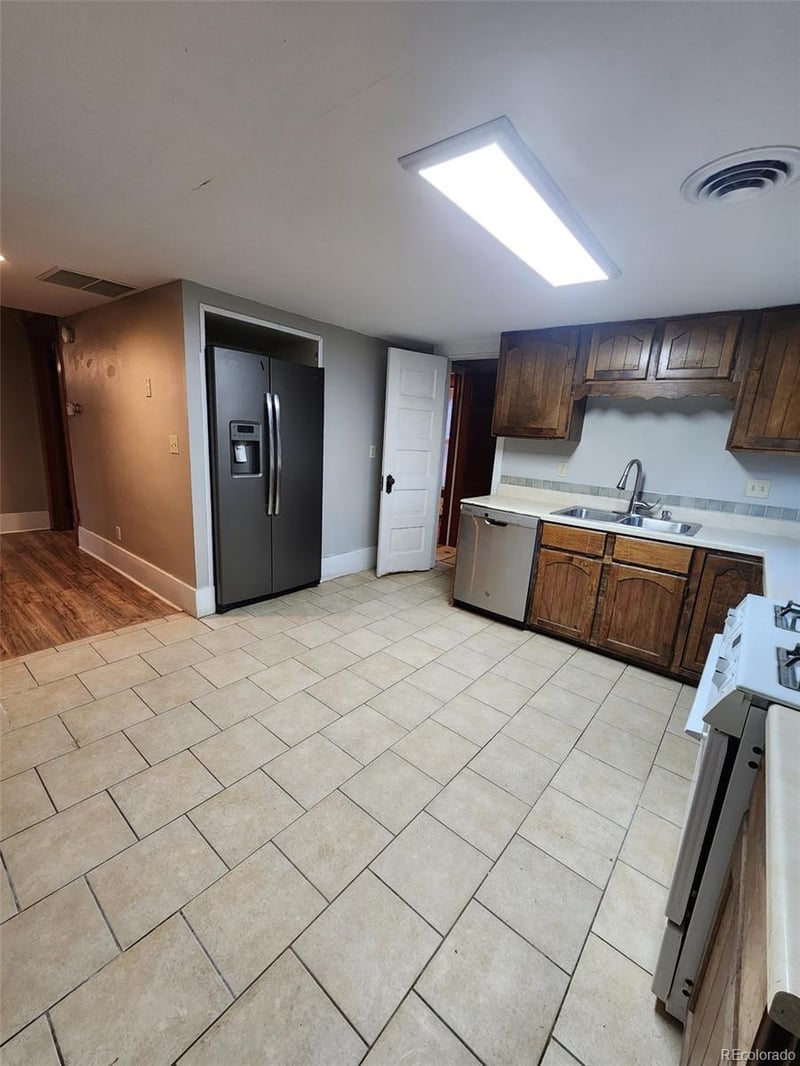 518 4th St, Sterling, CO 80751