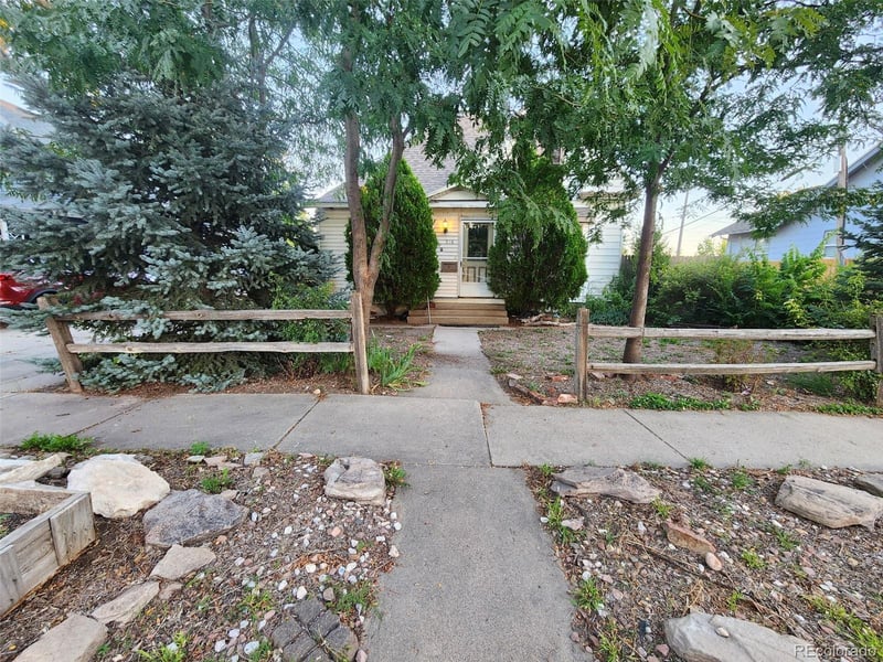 518 4th St, Sterling, CO 80751