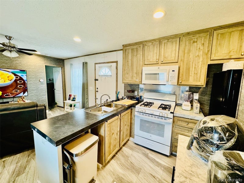 5971 E 69th Ave #2, Commerce City, CO 80022