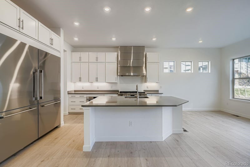 15383 Dequesne Ave, Morrison, CO 80465