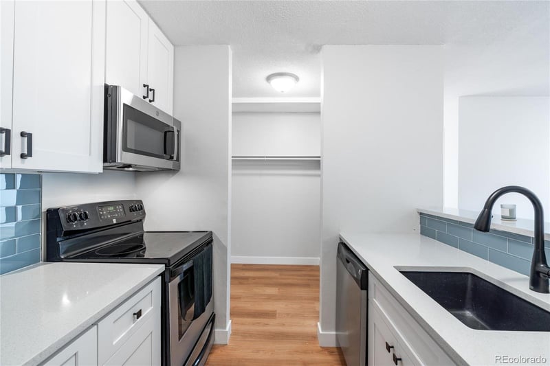 2231 Vaughn Way #118B, Aurora, CO 80014