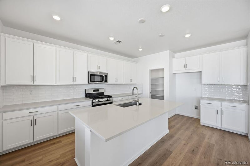 16657 92nd Pl, Arvada, CO 80007