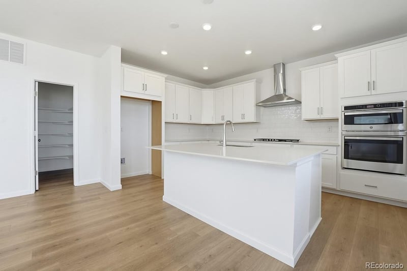 16647 W 92nd Pl, Arvada, CO 80007