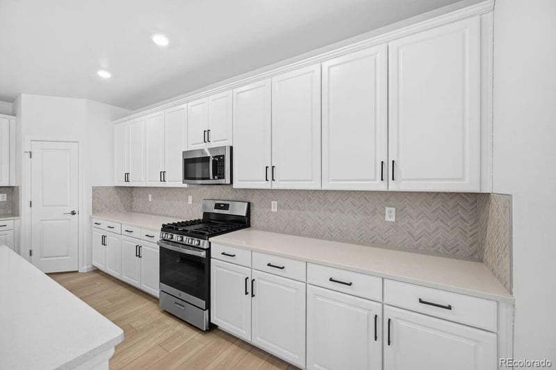 16887 92nd Dr, Arvada, CO 80007