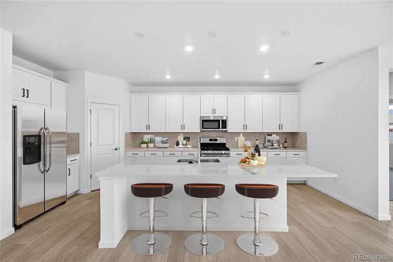 16887 92nd Dr, Arvada, CO 80007