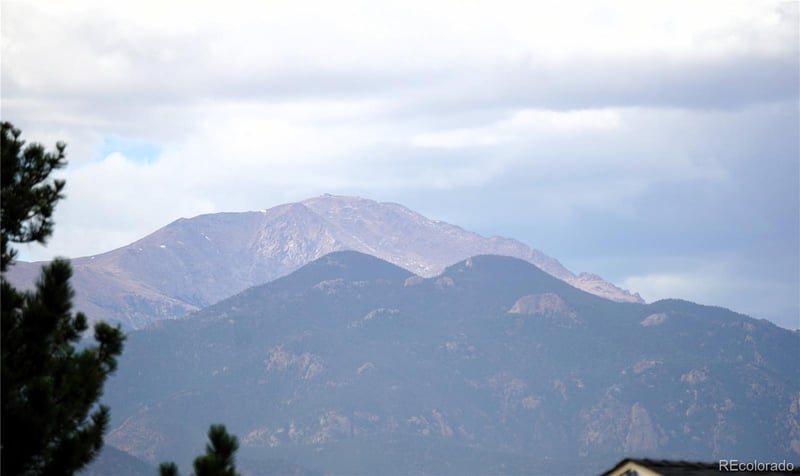 1375 Luna Dr, Fountain, CO 80817