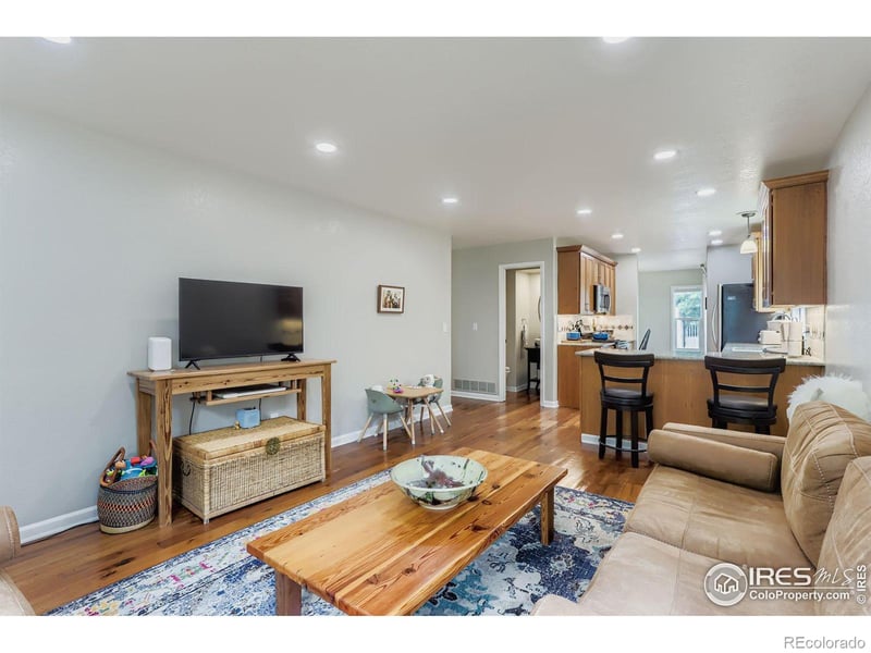 8076 Meadowdale Sq, Niwot, CO 80503