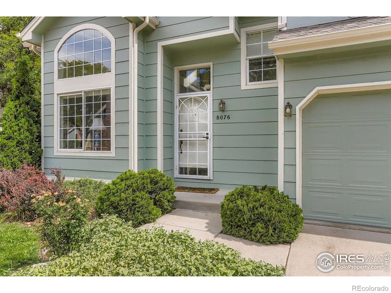 8076 Meadowdale Sq, Niwot, CO 80503