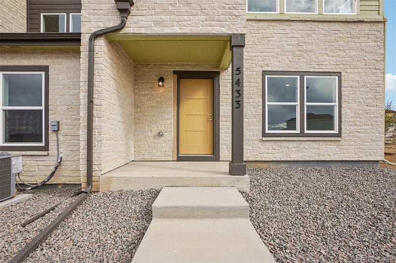 5433 Eaton Park Way, Aurora, CO 80019