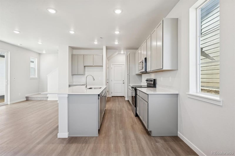 22696 47th Pl, Aurora, CO 80019