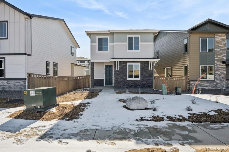 22696 47th Pl, Aurora, CO 80019