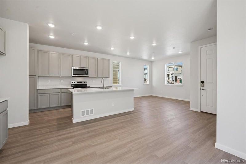 22696 47th Pl, Aurora, CO 80019