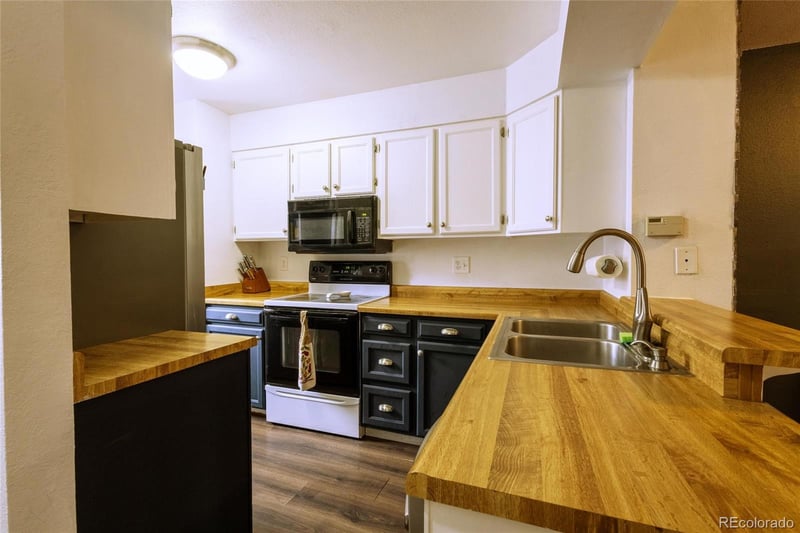 10625 Dartmouth Ave, Lakewood, CO 80227