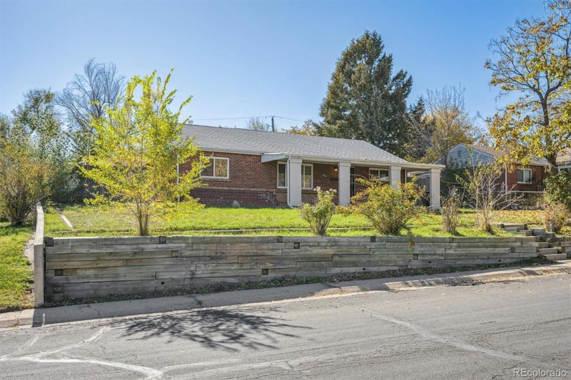 1050 Ash Ct, Thornton, CO 80229