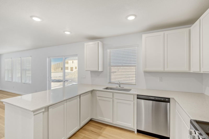 9144 Old Divide Dr, Colorado Springs, CO 80908