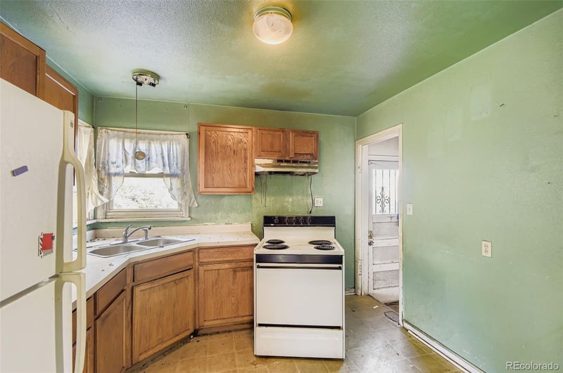 1967 Macon St, Aurora, CO 80010