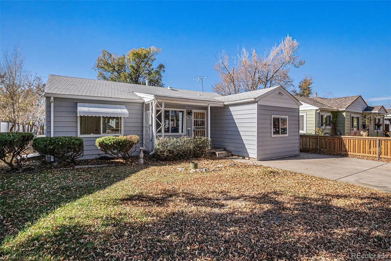 1781 Oakland St, Aurora, CO 80010