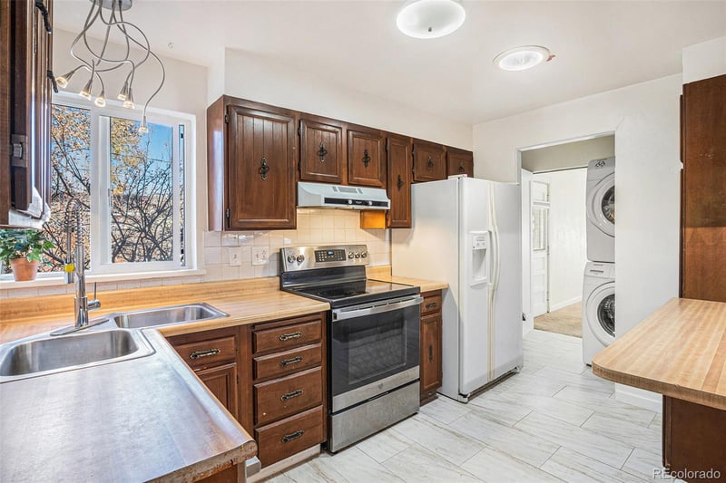 1781 Oakland St, Aurora, CO 80010